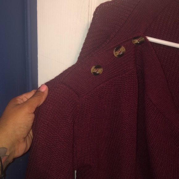 Burgundy Cozy Sweater. - Picture 3 of 4